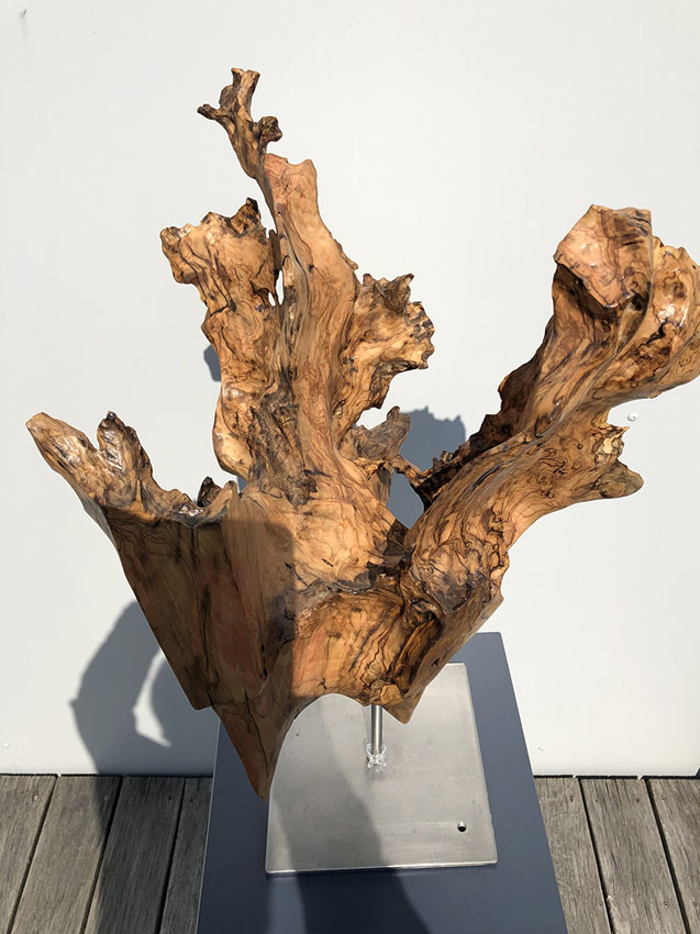 Naturholz-Skulptur